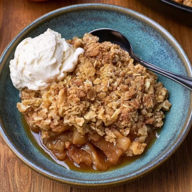 Delicious cast iron apple crisp dessert topped with oats and cinnamon