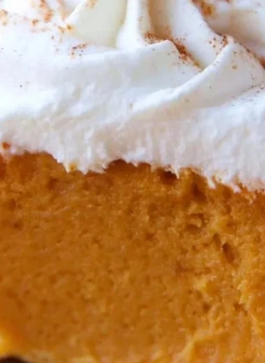 Delicious pumpkin pie cupcakes topped with creamy frosting and spices.