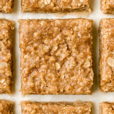 Homemade healthy breakfast bars recipe with low calorie ingredients