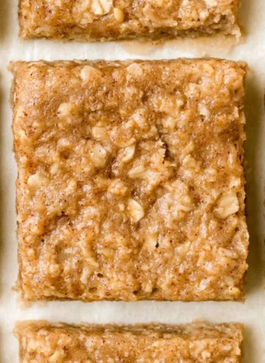 Homemade healthy breakfast bars recipe with low calorie ingredients