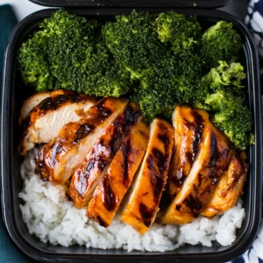 Super quick chicken rice meal prep dish for easy weeknight dinners