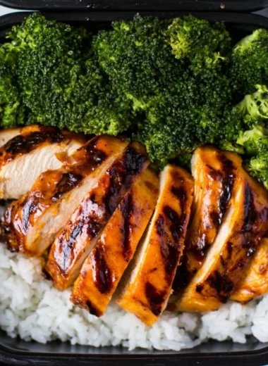 Super quick chicken rice meal prep dish for easy weeknight dinners